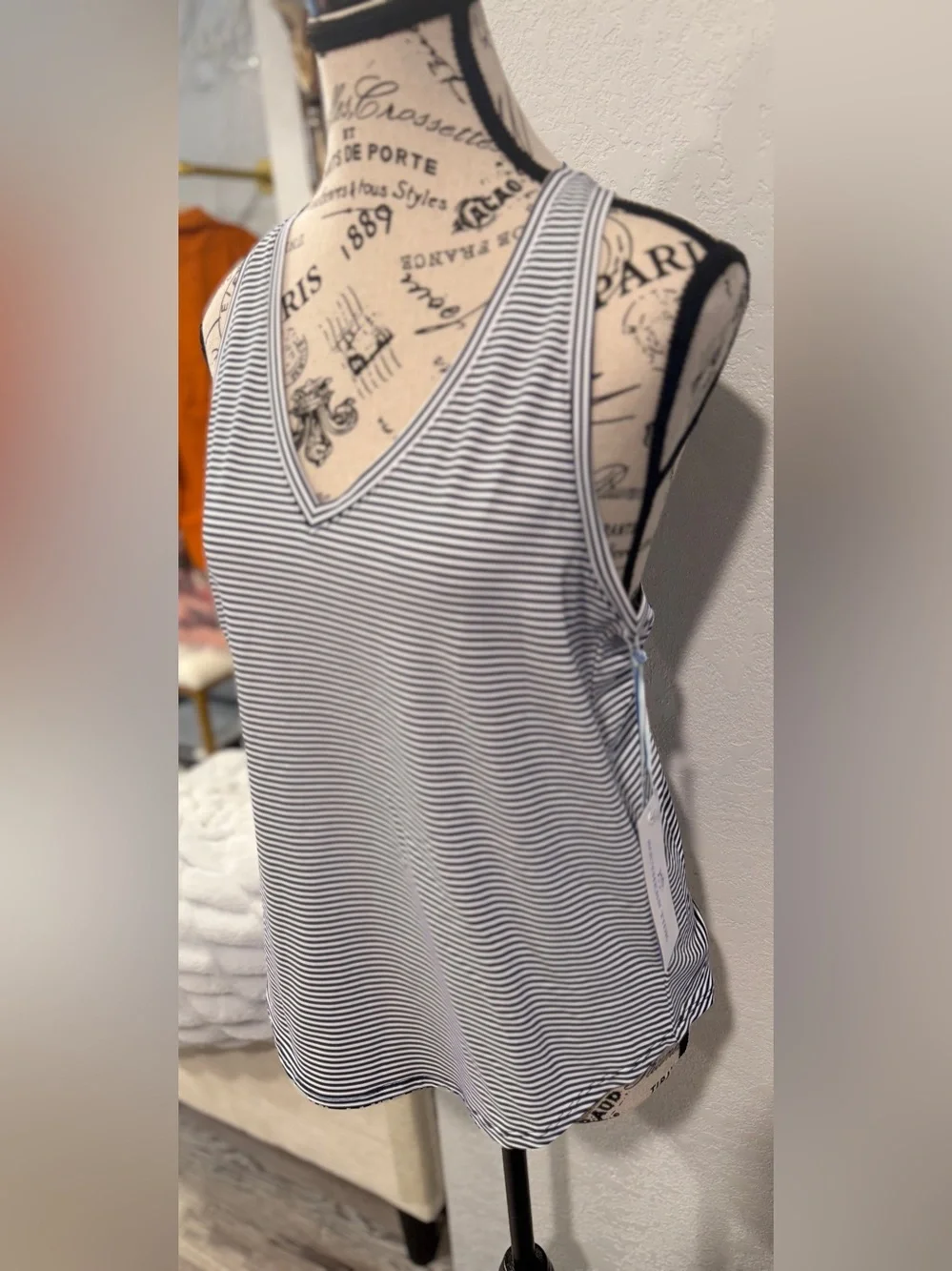 Southern Tide Cherise T-Back Performance Tank Top NWT Size Small Navy White - Picture 5 of 11